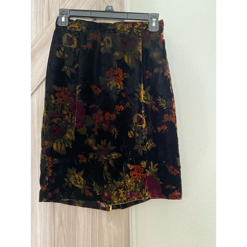 Laura Winston size 8 vintage velour skirt